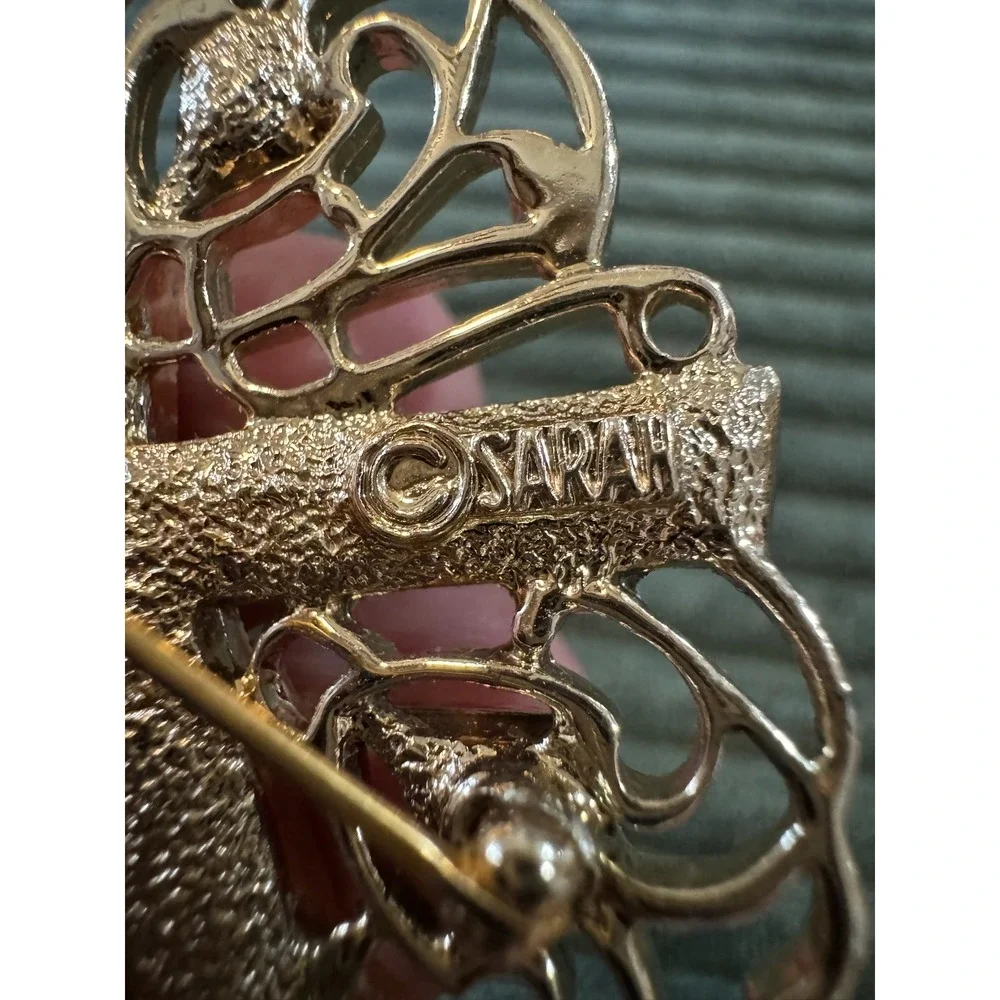 Vintage Sarah Coventry Brooch Coral Cabochons Gold Tone‎ Lattice Pin Jewelry